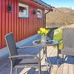 5 Person In Lyngdal * Korshamn (Vest-Agder)