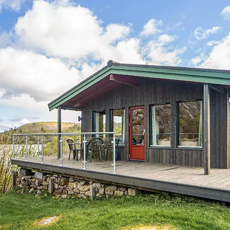 5 Person In Lyngdal-by Traum