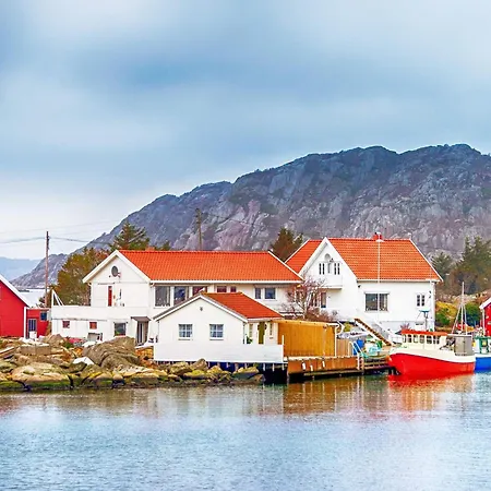 5 Person In Lyngdal *