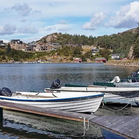 5 Person In Lyngdal * Korshamn (Vest-Agder)