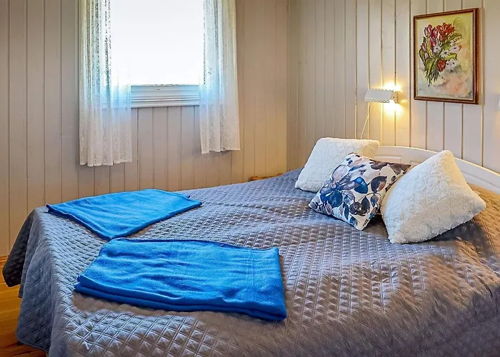 5 Person In Lyngdal-by Traum * Korshamn (Vest-Agder)