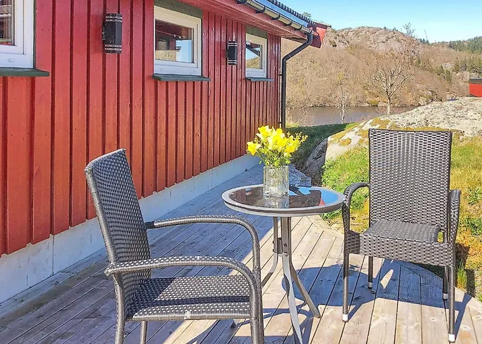 5 Person In Lyngdal-by Traum * Korshamn (Vest-Agder)