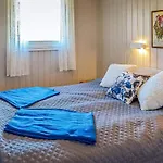 5 Person In Lyngdal-by Traum * Korshamn (Vest-Agder)