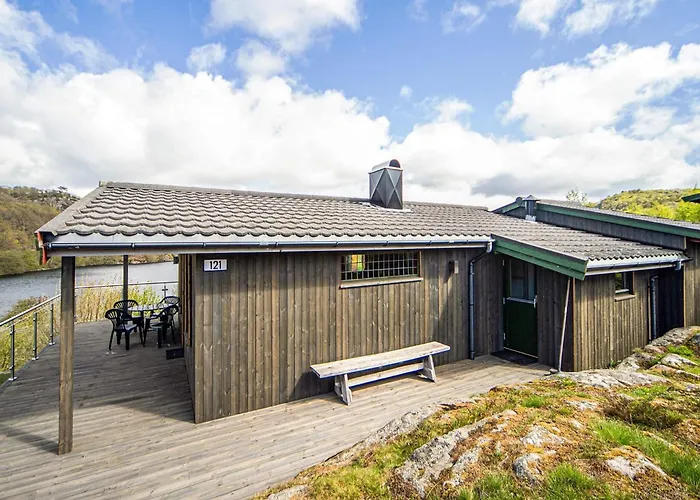 5 Person In Lyngdal-by Traum