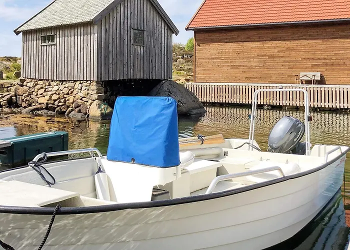 5 Person In Lyngdal-by Traum